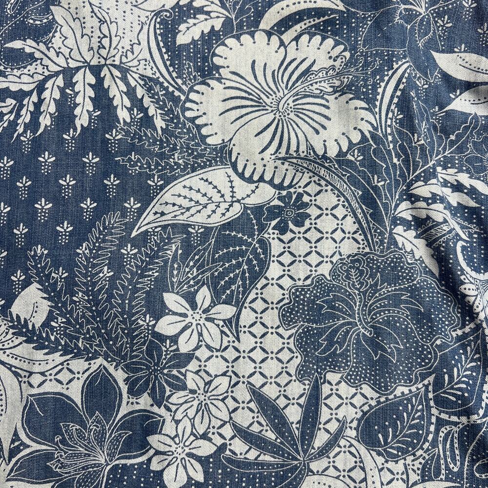 Tommy Bahama Chambray Blue White Floral Batik Split Neck Blouse Top Size S - Picture 6 of 13